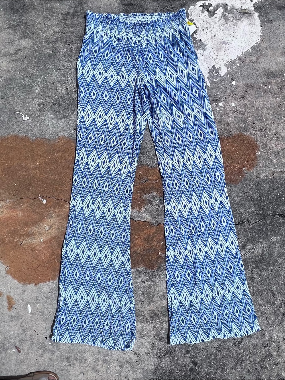 Smocked waist Blue & White Geometric Printed Viscose Flare Pants 8